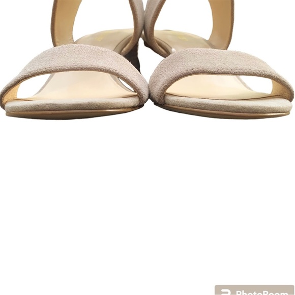 Nine West Suede Sandals 7.5 Stacked Heel Gold Hardware Strappy Neutral - Picture 5 of 10